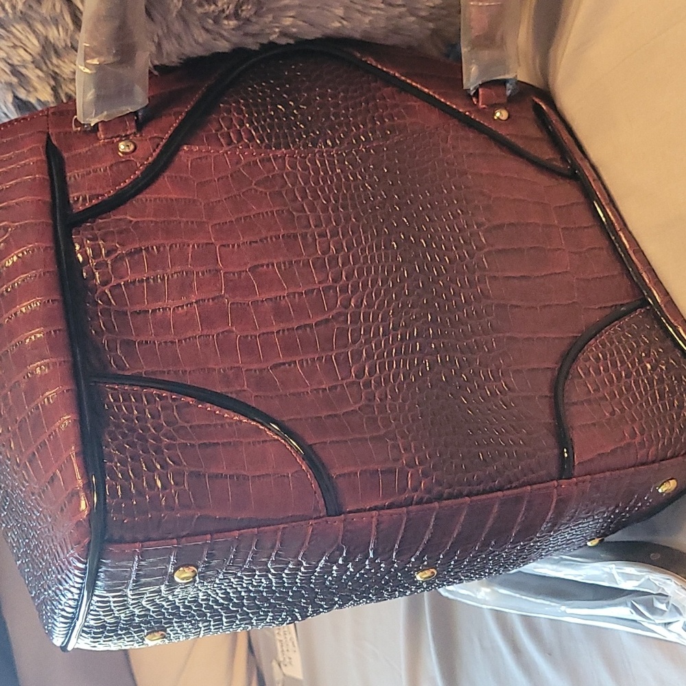 Stauer Avalon Crocodile-Embossed Handbag RETAIL 299. - Picture 8 of 9